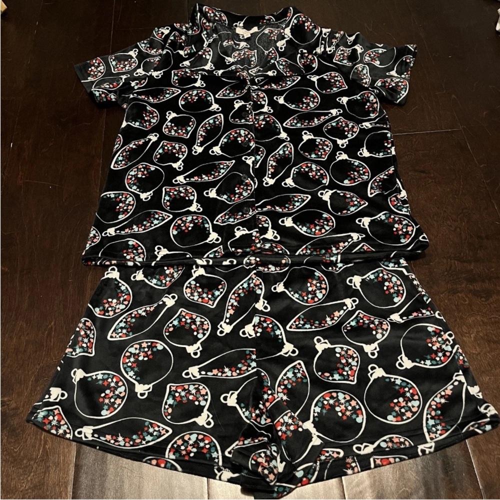 Como Vintage Short Pajama Set Holidays Christmas Ornaments Print Size Medium
